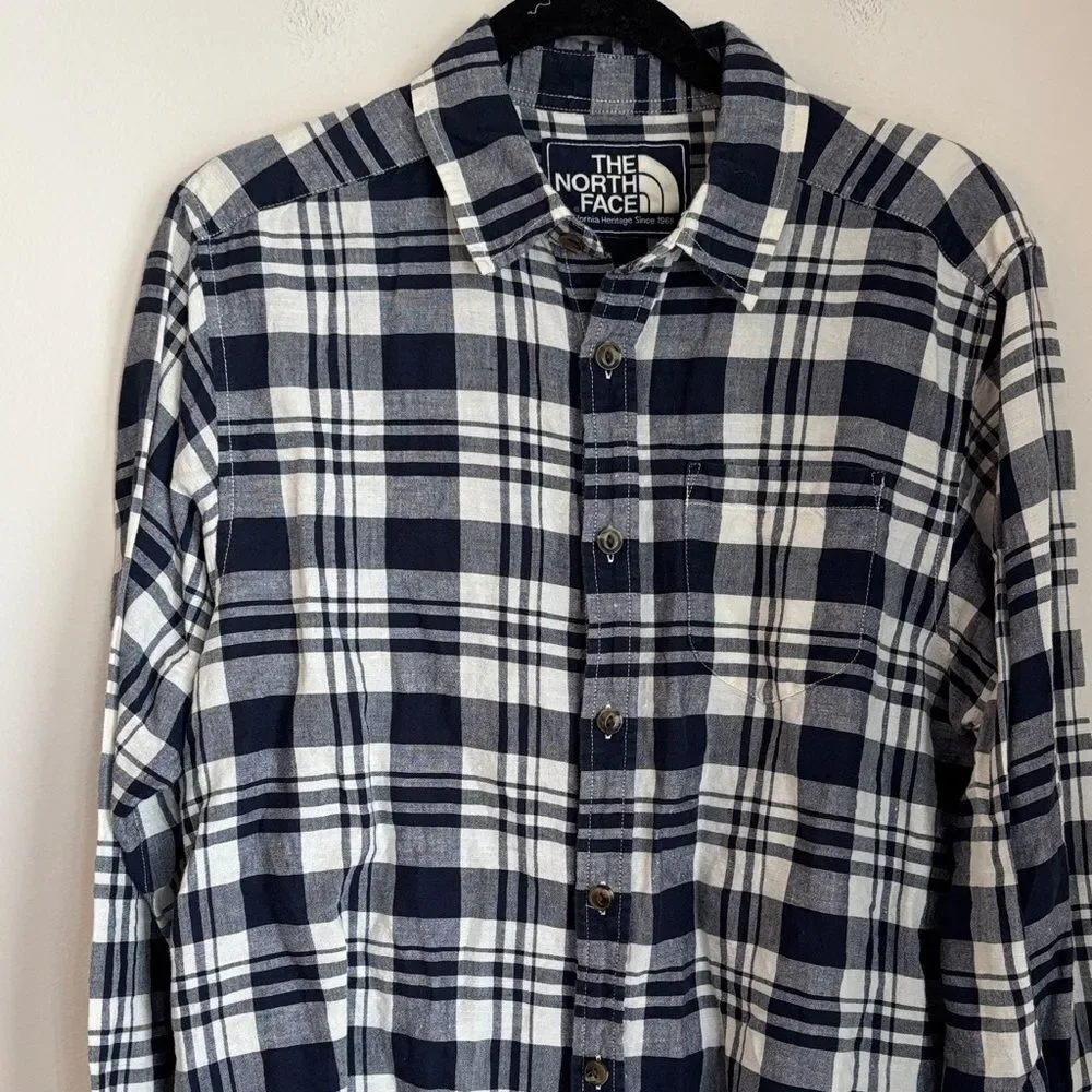 The North Face mens linen cotton plaid long sleeve hiking camping button down MD